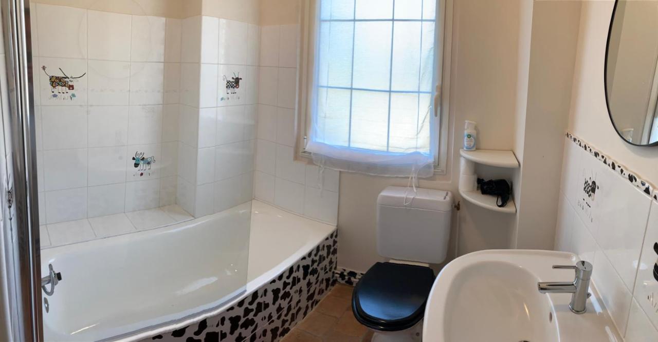Les Bosquets Villa Saint-Ouen-Des-Toits Bagian luar foto