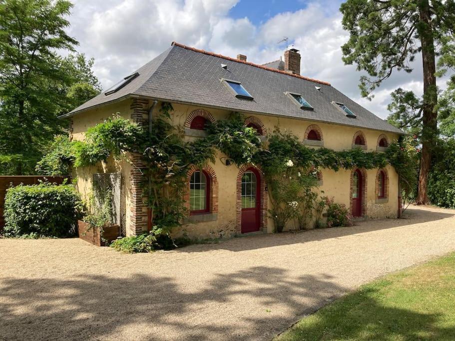 Les Bosquets Villa Saint-Ouen-Des-Toits Bagian luar foto