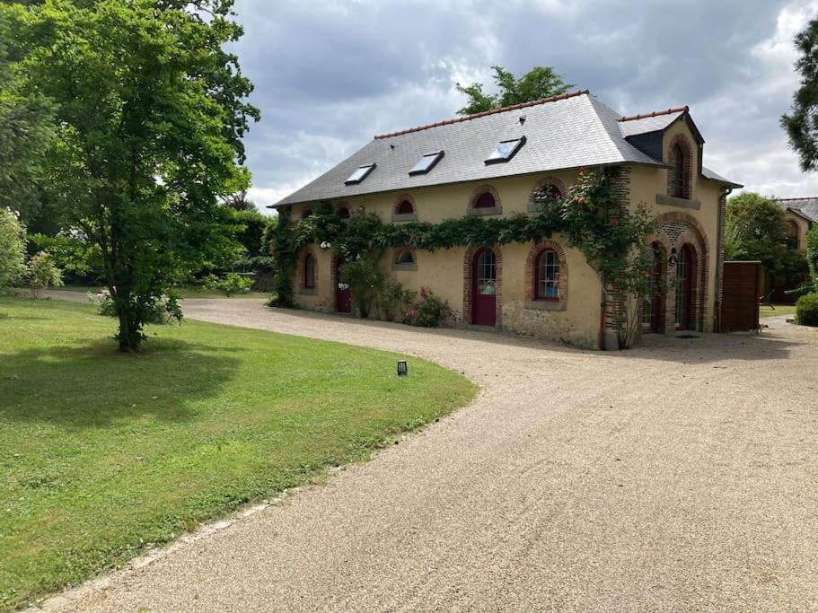 Les Bosquets Villa Saint-Ouen-Des-Toits Bagian luar foto